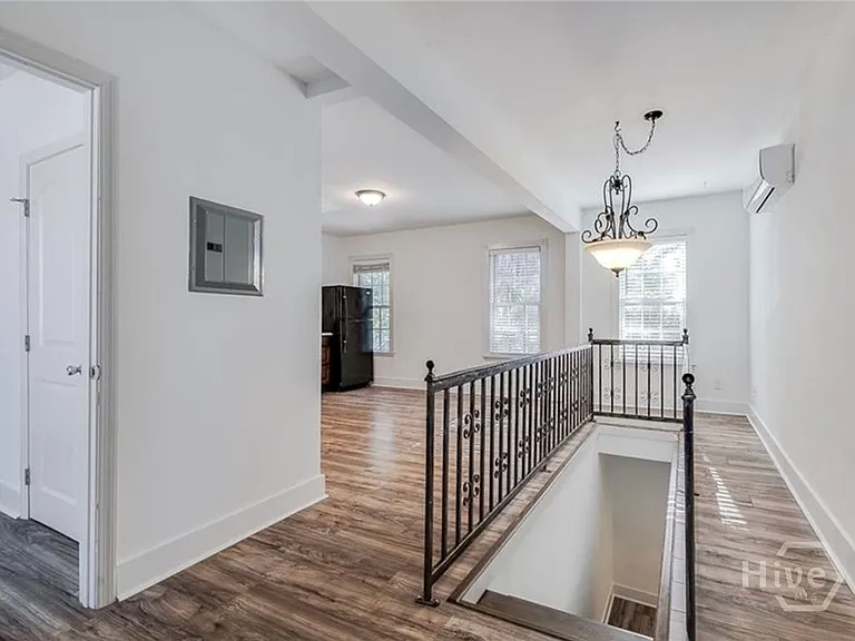 508 E Liberty St — Photo 8
