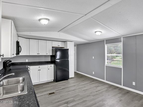 4th image of 7978 BRUSH HILL Lane