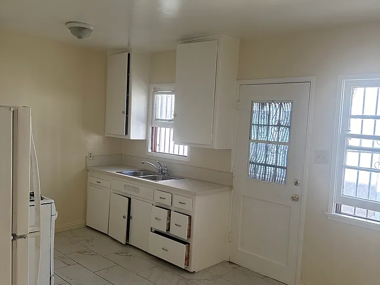 2417 Magnolia Ave #2 — Photo 6