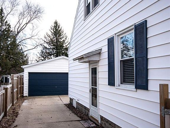 4th image of 718 W Bartlett Ct