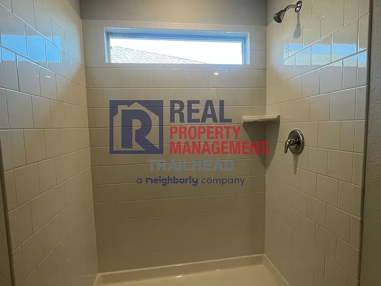 827 Peighton Dr — Photo 12