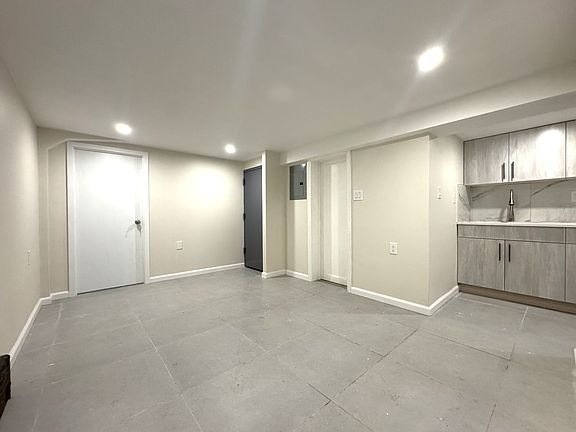 4th image of 386 Bleecker St #1B