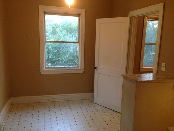 Kitchen (Eat in Area)