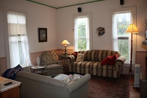 5th image of 503 Pecan St