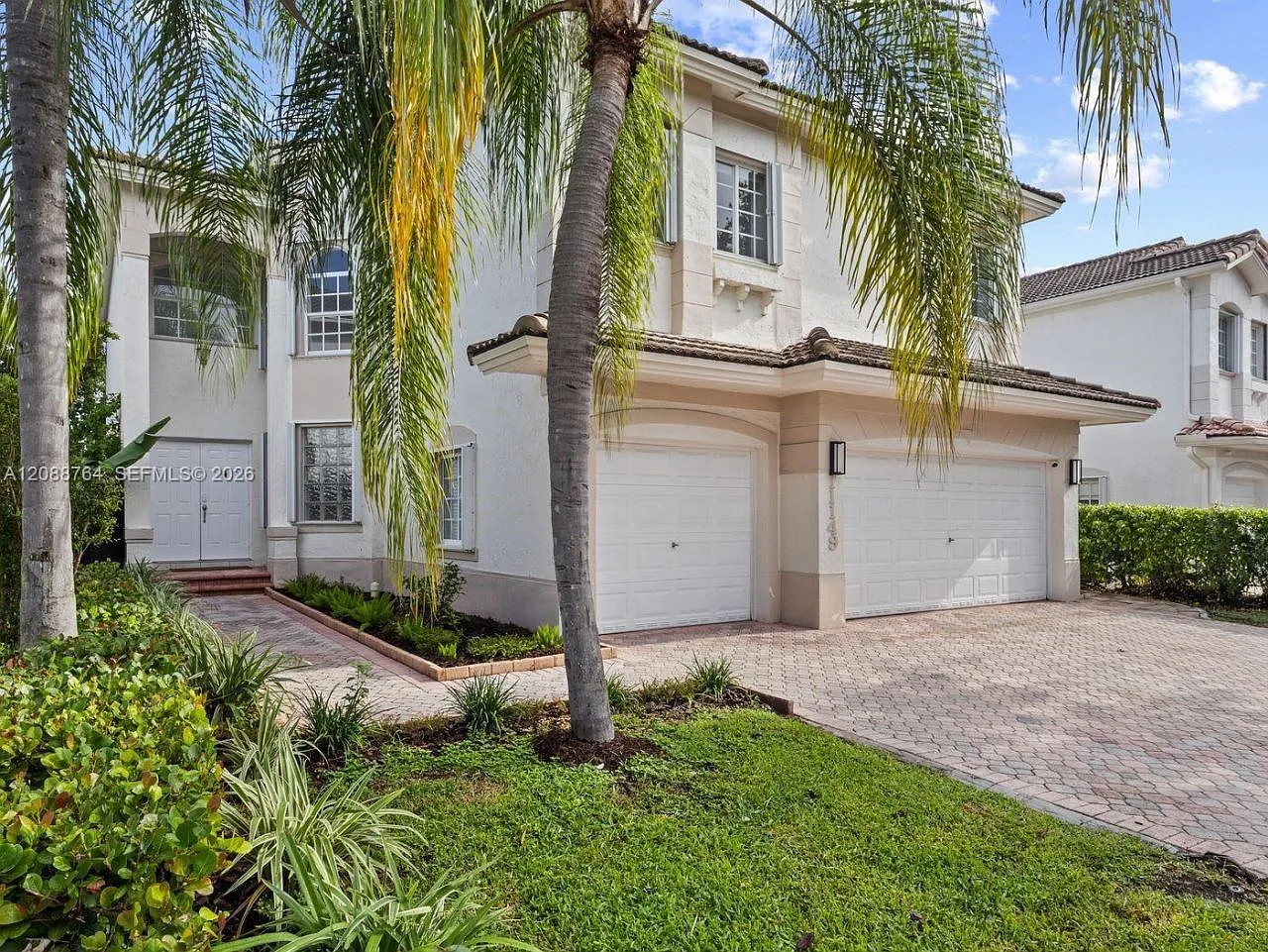 5 bed, 3.0 bath, 3052 sqft, $6,200 — Photo 2