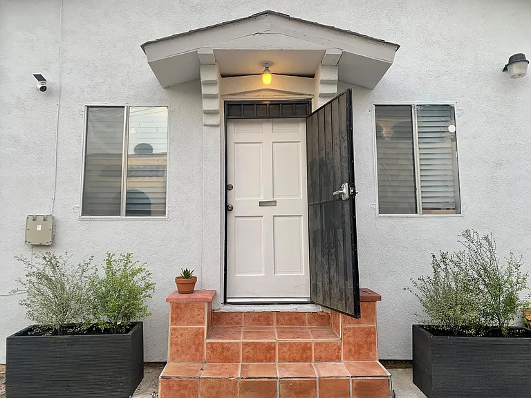 1209 E Doidge Ct — Photo 1