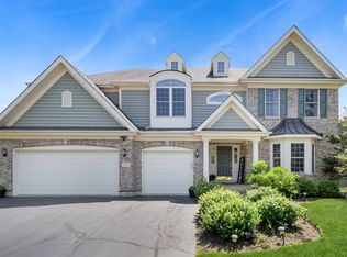 6 Valhalla Ct, Lake In The Hills, IL 60156