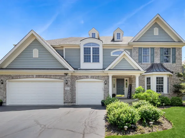 6 Valhalla Ct, Lake In The Hills, IL 60156