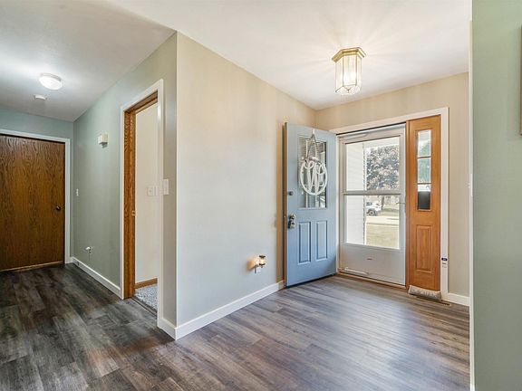 4th image of 309 Oak Dr