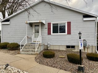 1001 Village Ln, Jenison, MI 49428