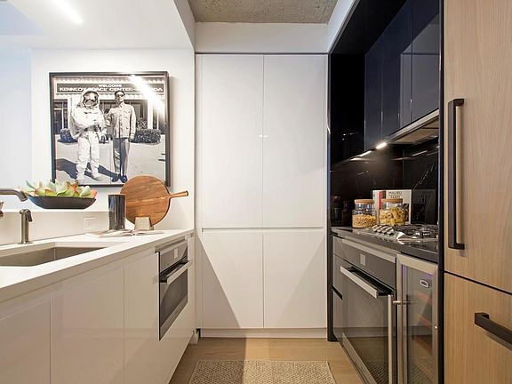 2nd image of 196 Orchard St #9G