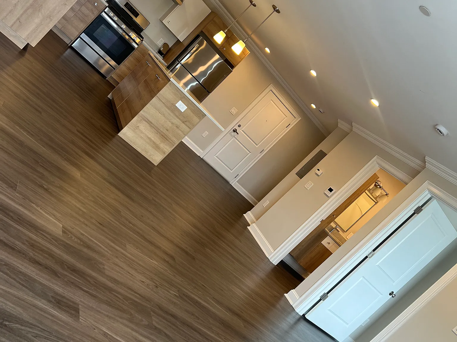 1 bed, 715 sqft, $2,700 — Photo 4