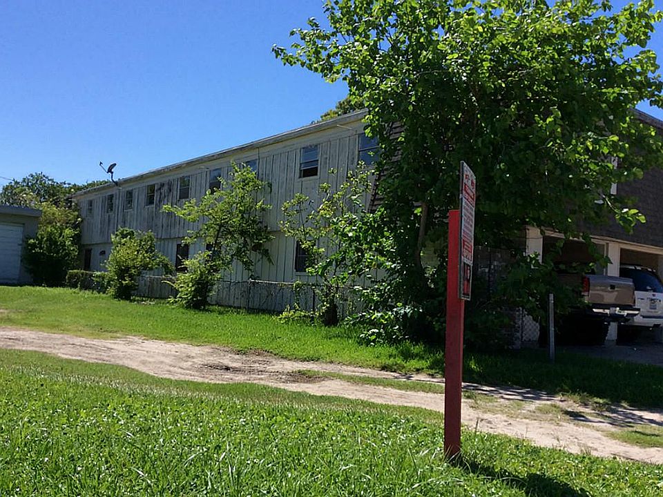 1st image of 1915 40th St