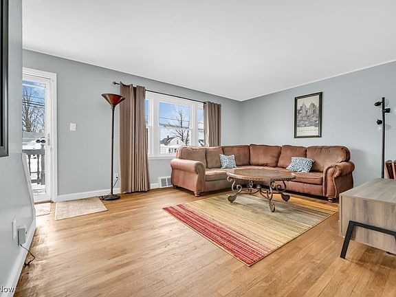 4th image of 434 Fairway Blvd