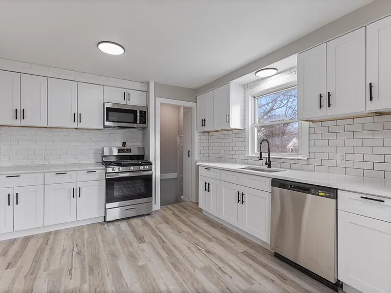 407 E Hayes Ave — Photo 6