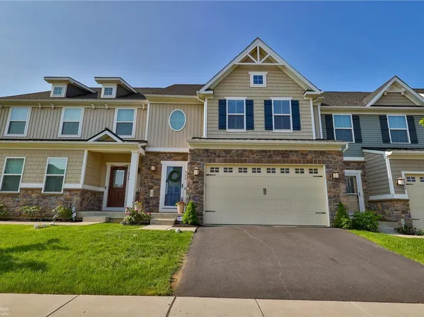 4756 Dealtrey Dr, Bethlehem, PA 18020
