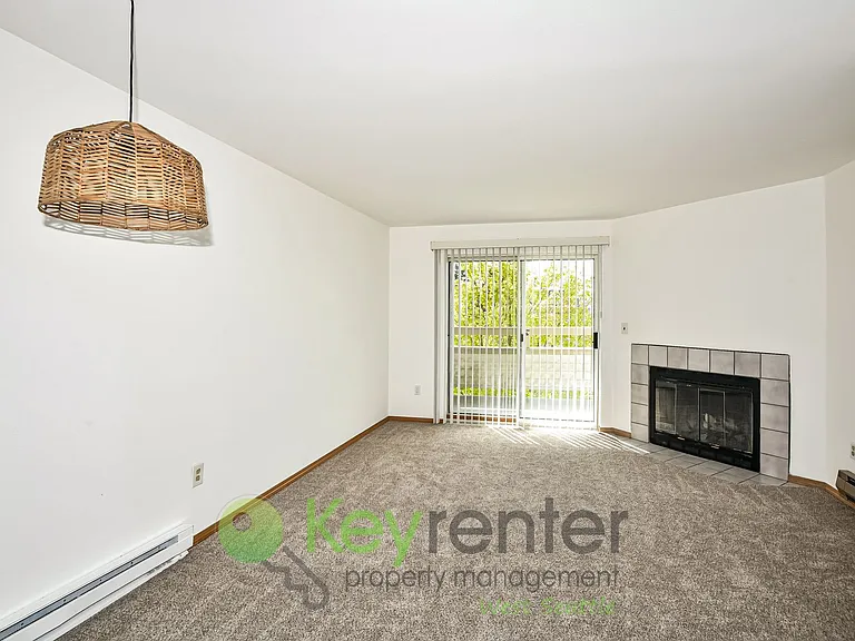 6042 Fauntleroy Way SW — Photo 2