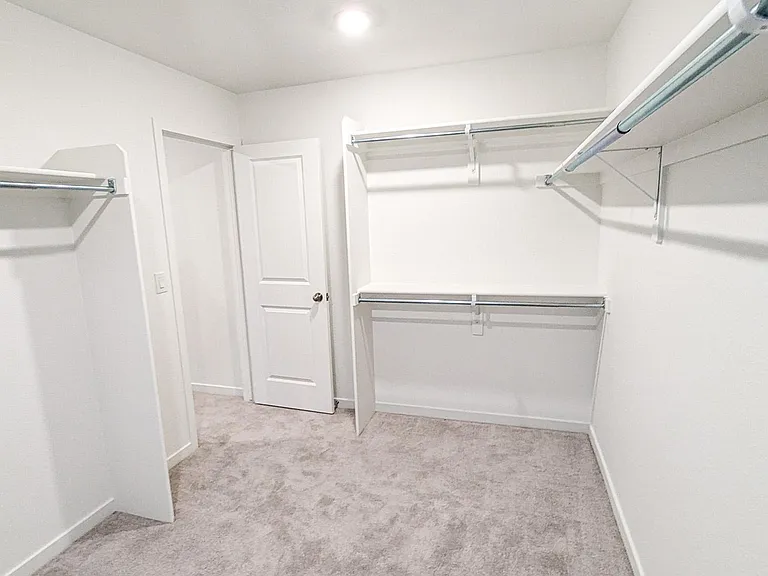 636 Lillibrook Pl — Photo 12