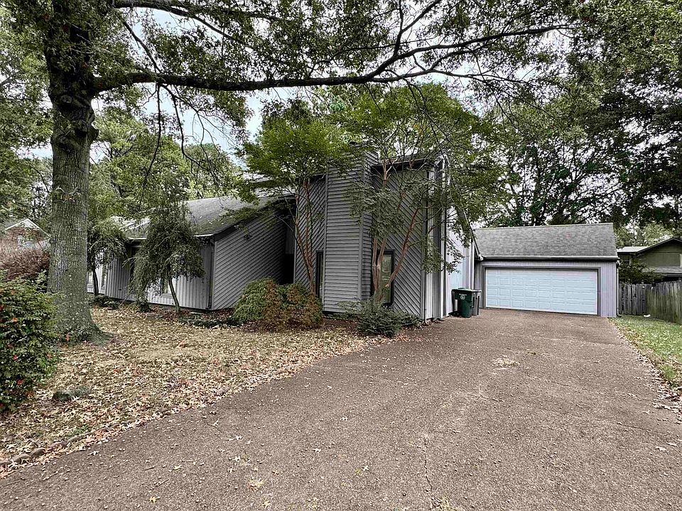 1st image of 2524 Mackinnon Dr