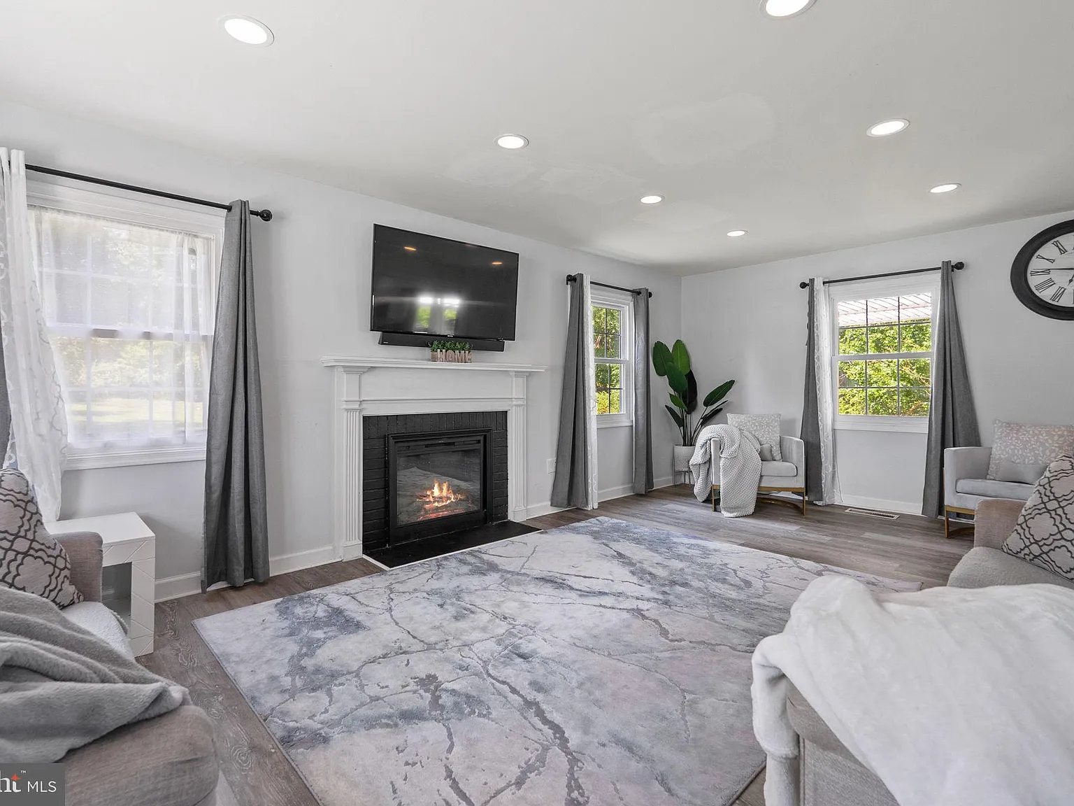 5 bed, 3.5 bath, 2400 sqft, $3,900 — Photo 1