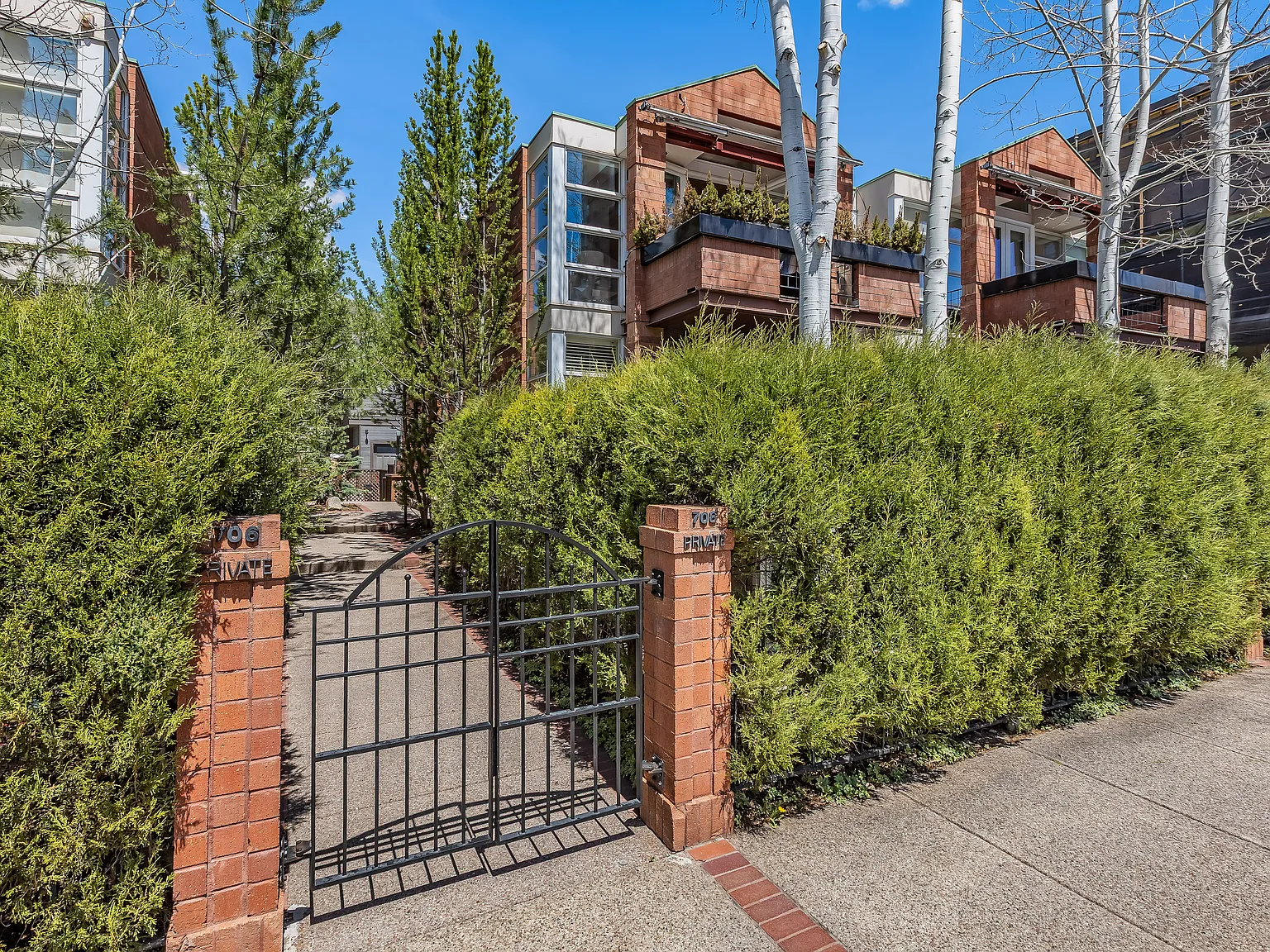3 bed, 2584 sqft, $100,000 — Photo 1