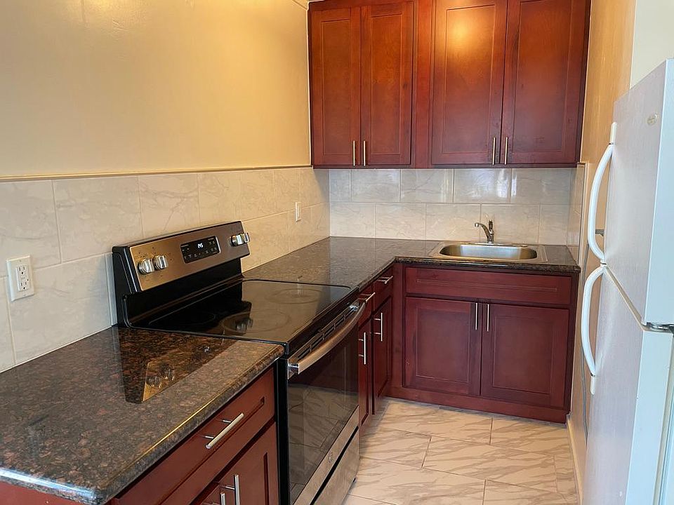 1st image of 370 23rd Ave APT 4