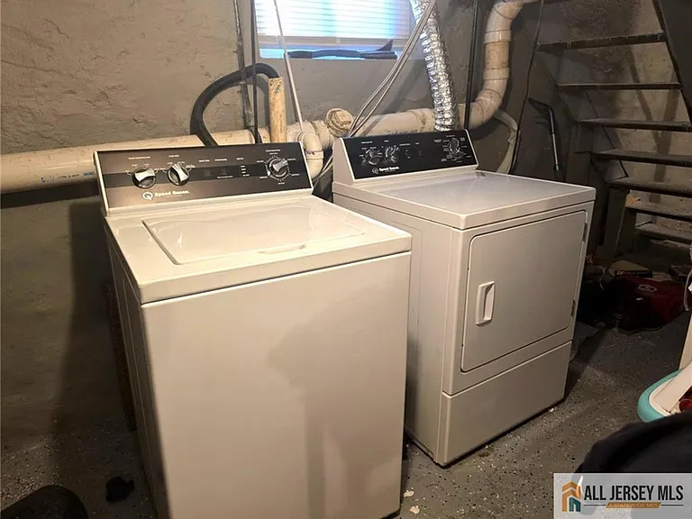 23 Maple St — Photo 11