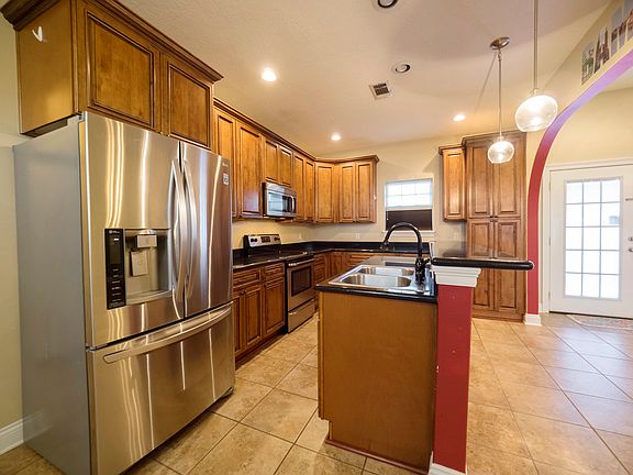 3rd image of 1009 Sherry Ln