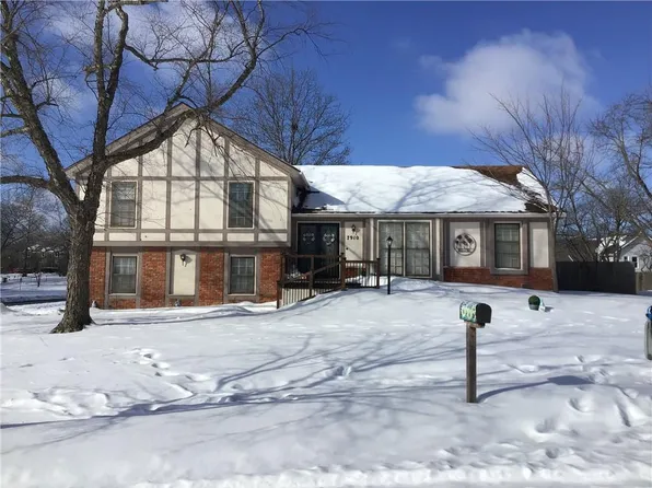 7910 N Anita Dr, Kansas City, MO 64151