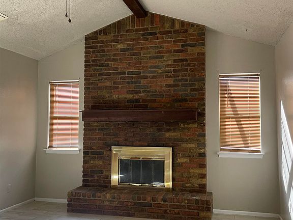 3rd image of 113 Garden Crest Cir