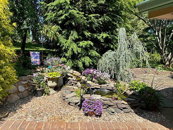 3rd image of 82 Ridgeview Ln