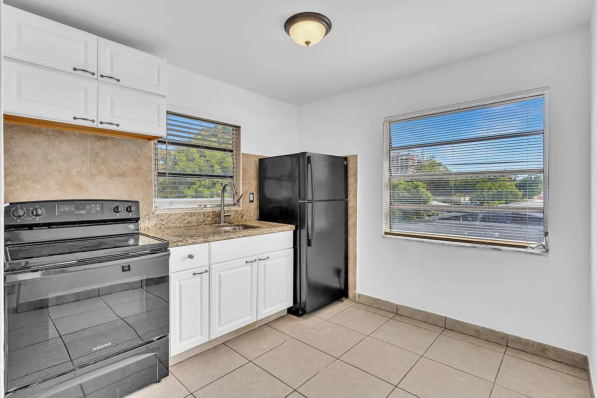 Building Photo - 2417 N 19th Ave #1/2
