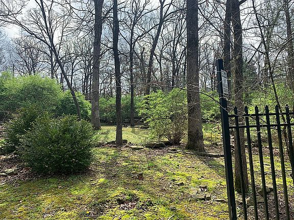 4th image of 3192 E Township St