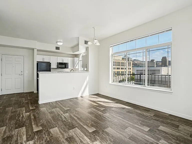Altitude on Fifth — Photo 18