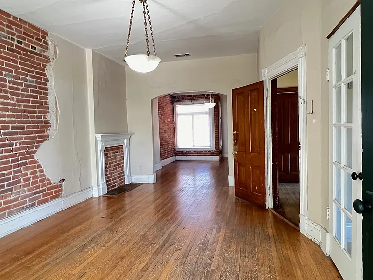2259 N High St — Photo 8
