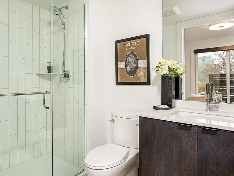 Park Central Townhomes - 4 Stories, 3 bedrooms, 31/2 bathrooms, 2 car garage and a rooftop deck w... — Photo 12