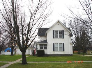 112 W Howard St, Manchester, IA 52057