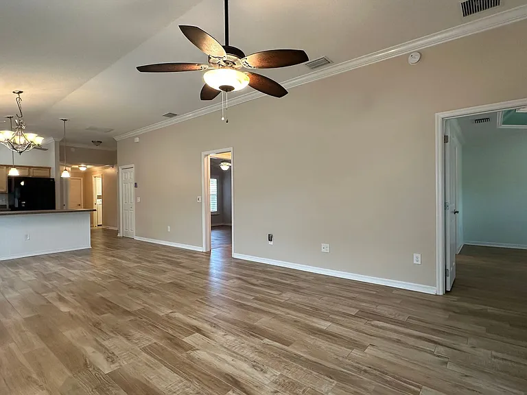 724 Yager Ln — Photo 25
