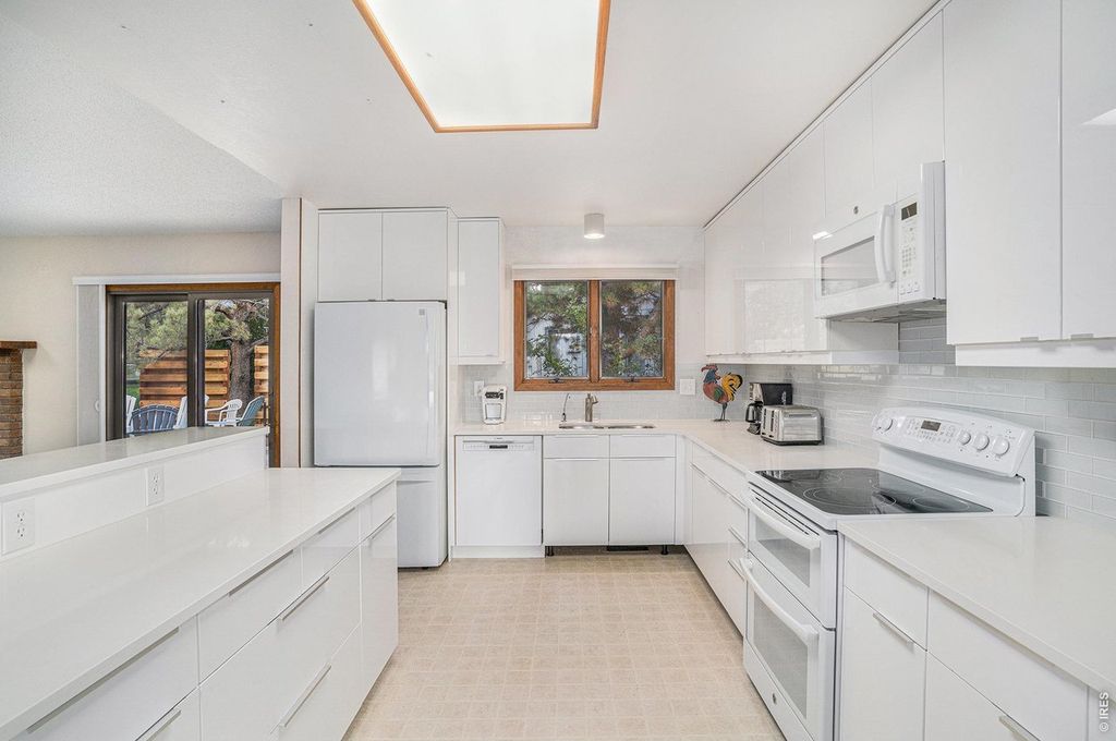 600 Collingswood Dr