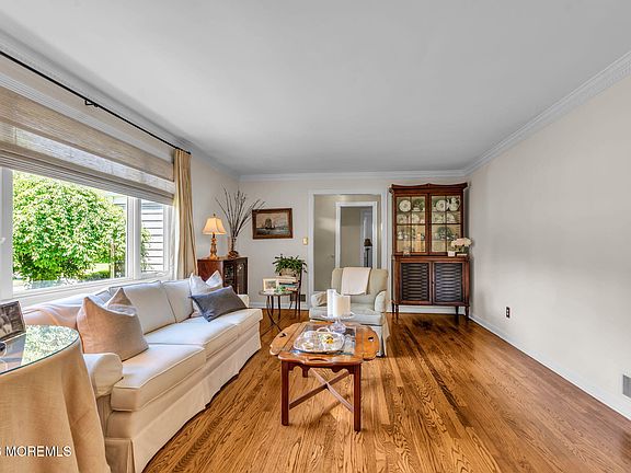 4th image of 90 Queens Drive S