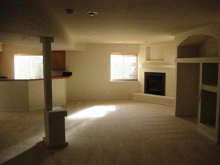 2075 Rockhurst Blvd — Photo 8