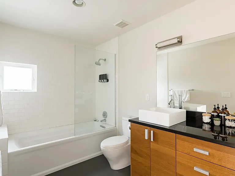 411 Summit Ave E #A — Photo 8