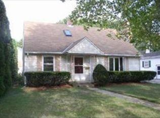 219 Maple Ter, Oconomowoc, WI 53066