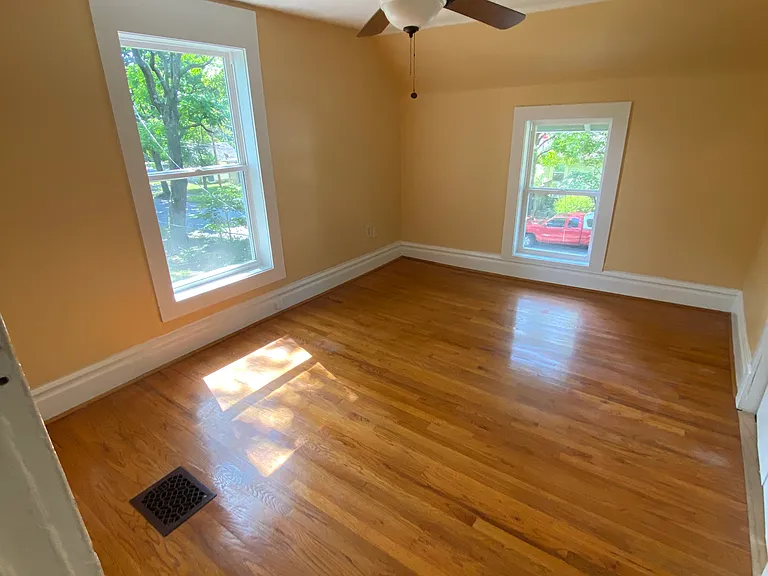 5945 Charlotte St — Photo 12