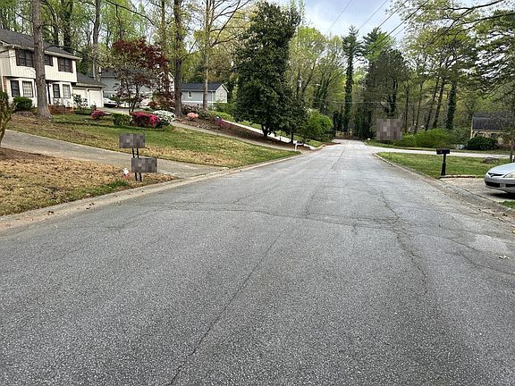 4th image of 648 Bralorne Dr