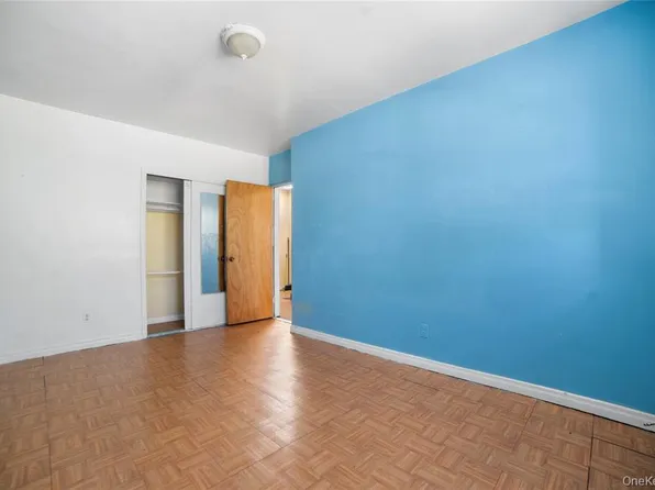 150-62 Booth Meml Avenue image 13 of 14