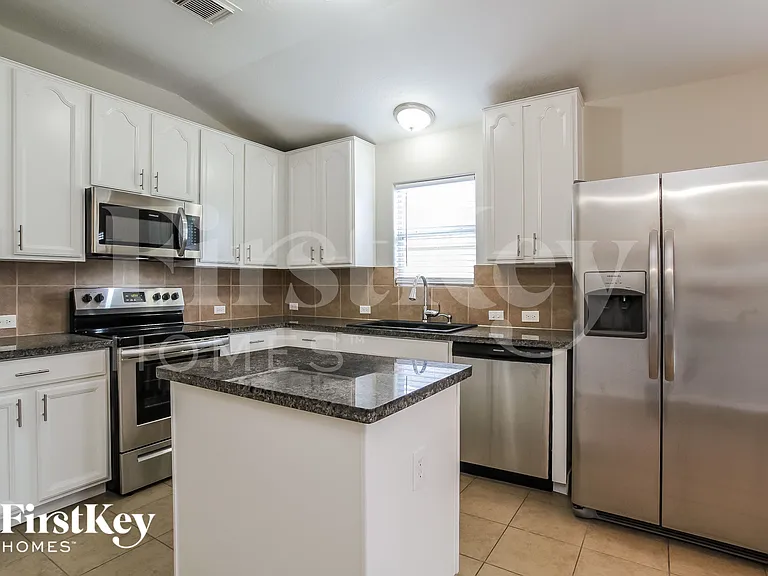 8110 Berkely Ct — Photo 6
