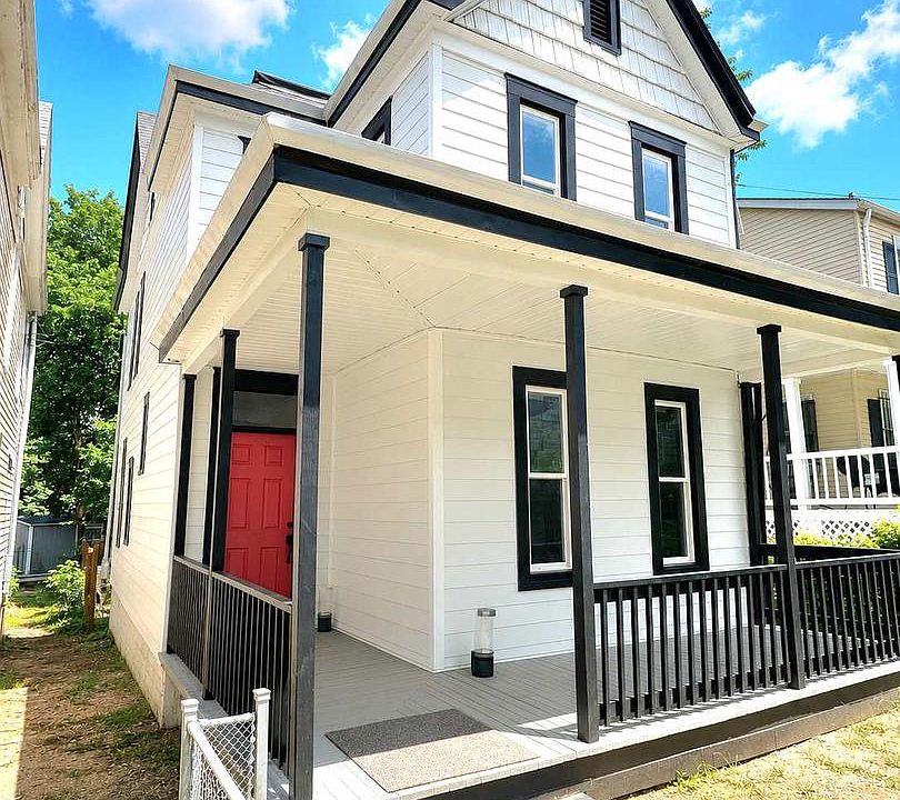 1st image of 1358 Valley Pl SE