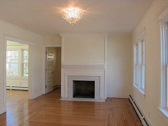 2nd image of 47 Woodbury St