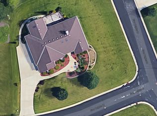 N61W12868 River Heights Ct, Menomonee Falls, WI 53051